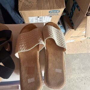 Source Unknown Textured Cream Slide Sandals